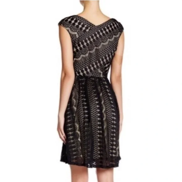 BETSEY JOHNSON Lace dress - Picture 5 of 7